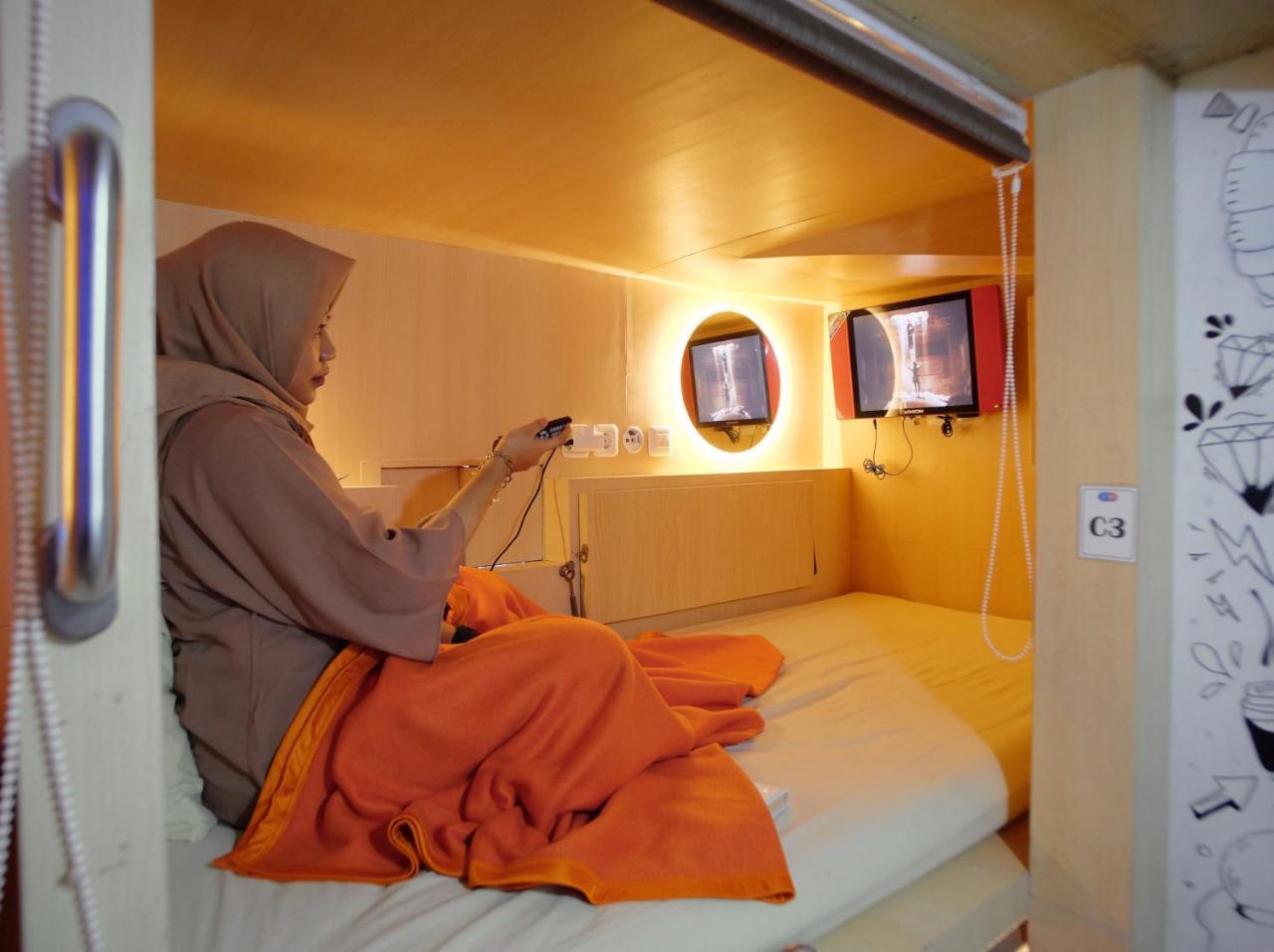 Inap At Capsule Hostel Bandung Ngoại thất bức ảnh